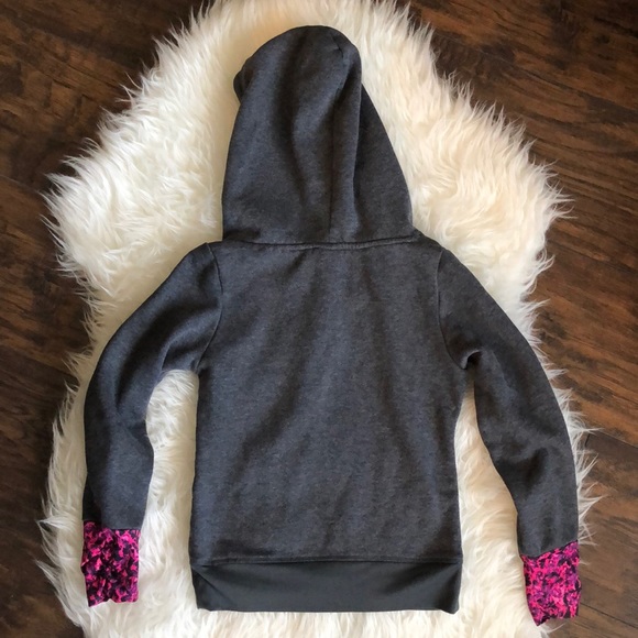 2 Girls Hoodies, one zip up & one pullover - Picture 3 of 8